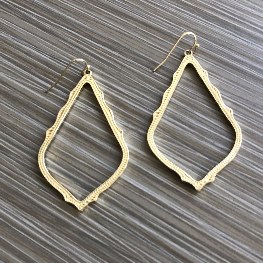 Kendra Scott Sophee drop earrings in gold - Picture 4 of 5